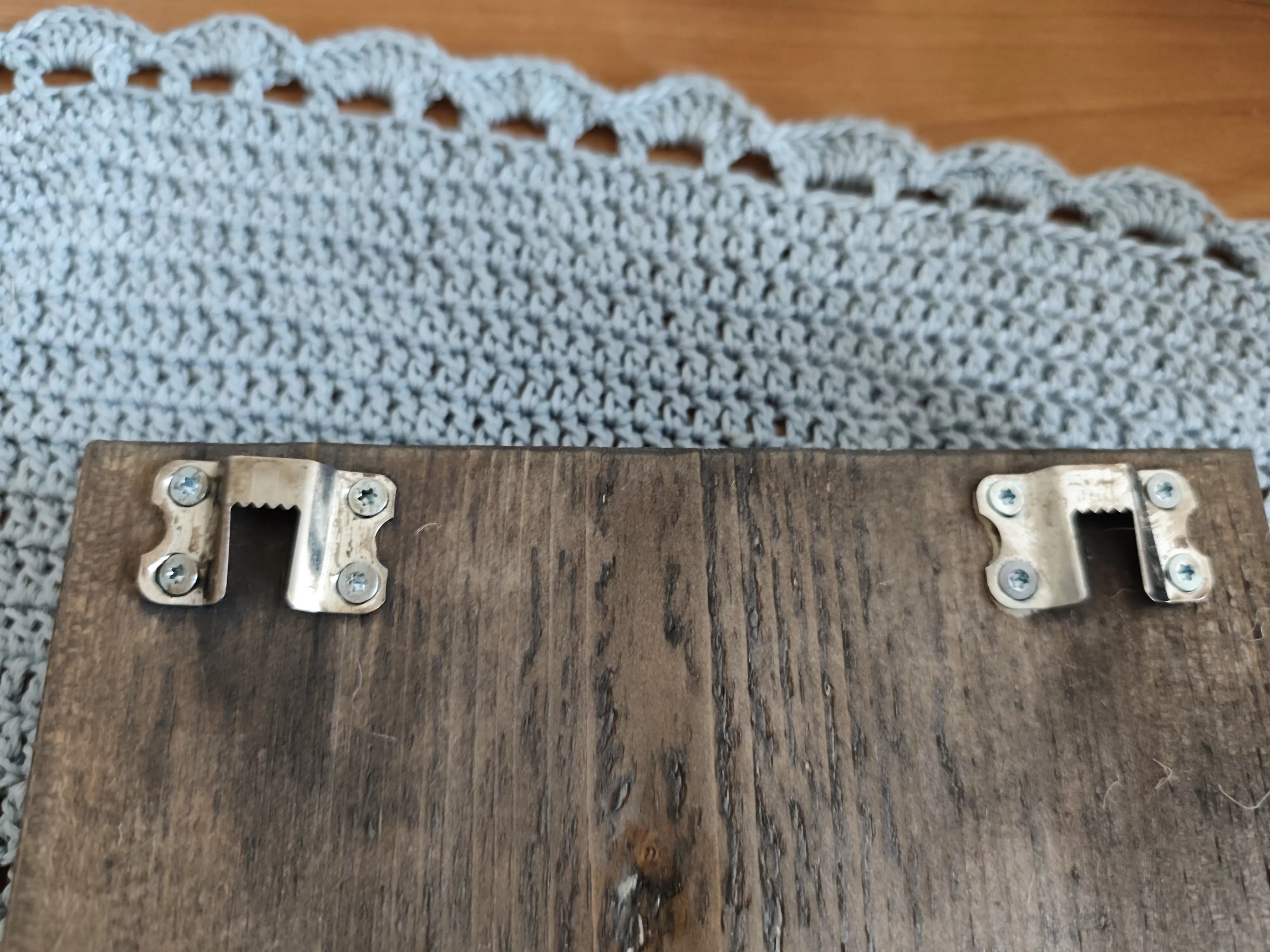 aniołek ceramiczny na desce