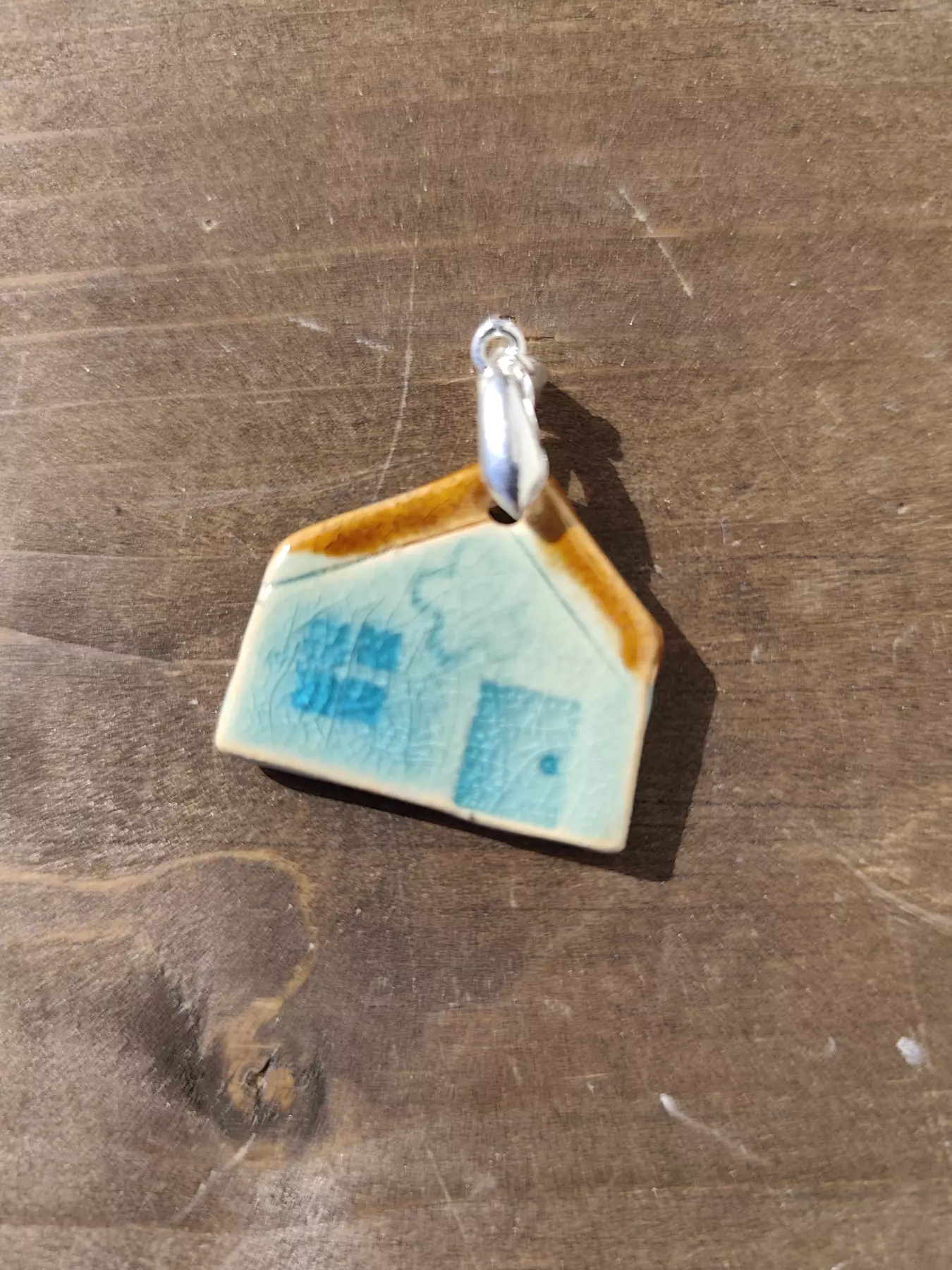 wisior ceramiczny domek